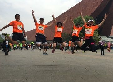会计学院2015级助阵首届武汉马拉松比赛