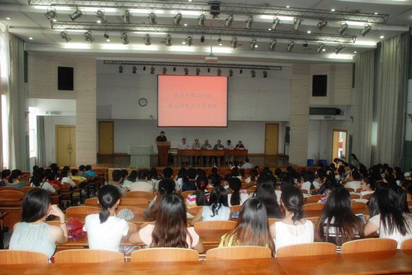 会计学院(会硕中心)2014级研究生开学典礼隆重举行