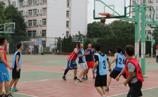 会计学院研一研二篮球对抗赛成功举办